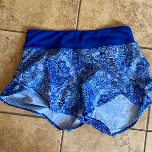 CALIA by Carrie Underwood shorts size M
